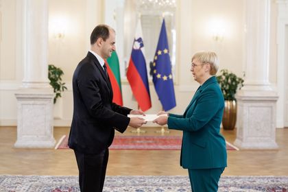 Извънредният и пълномощен посланик на България в Словения Красимир Божанов връчи акредитивните си писма